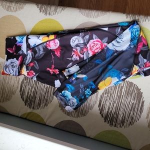Dark floral mesh 7/8 leggings